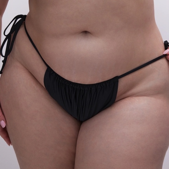Good American Ruched String Bikini Bottom Size 5/XXL - Picture 1 of 4
